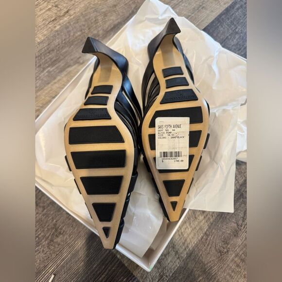 Bottega Veneta Black Woven Leather Heels - Picture 2 of 5